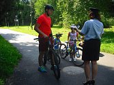 Policie uspořádala preventivní akci zaměřenou na cyklisty v okolí Nového rybníka v Příbrami.