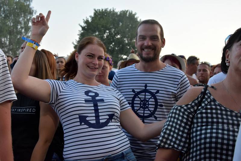 Letní festival v příjemném prostředí, přímo na pláži, byl v tropickém počasí volbou několika tisíců návštěvníků. Foto: Ondřej Navrátil