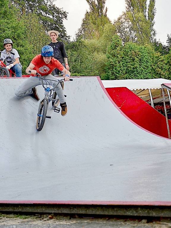 Jezdci ve skateparku opět předvedli dechberoucí triky. 