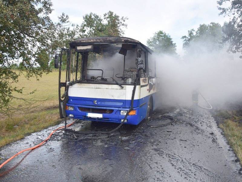 Nehoda autobusu mezi obcemi Mokrsko a Čelina na Příbramsku.