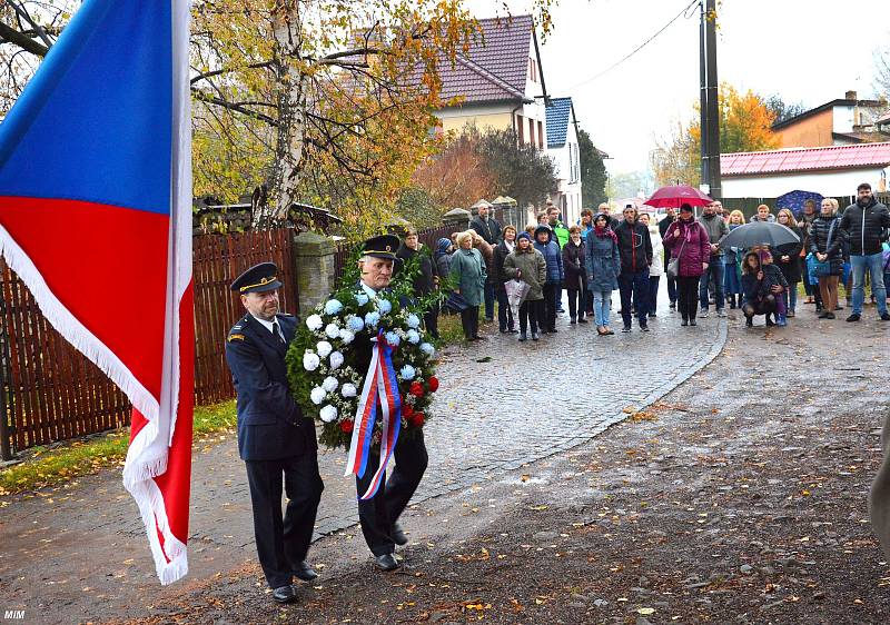 V Hluboši slavili výročí republiky průvodem a hymnou.