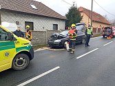 Z dopravní nehody v obci Věšín.
