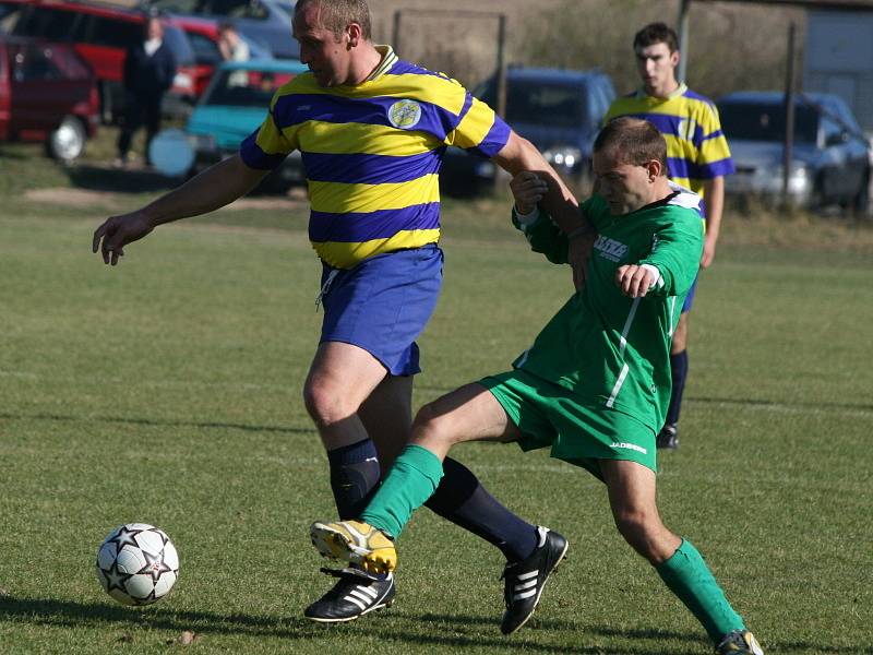 IV. třída: D. Dušníky B (žlutomodří) - Kňovice (3:1).