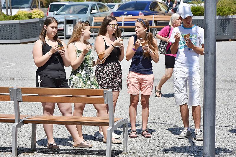 Po celý den se konaly samostatné koncerty po celém městě Příbrami. Hudba zazněla na netradičních místech, jakými je například prostor před Oblastní nemocnicí, domov seniorů, obchodní dům, pěší zóna, náměstí a cáchovna dolu Anna.