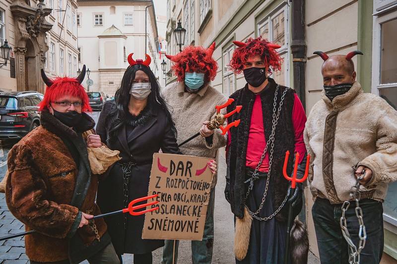 Mikulášský protest proti daňovým změnám.