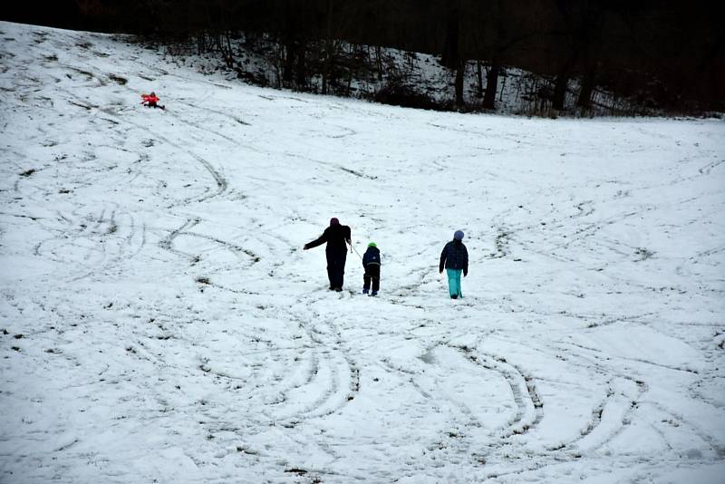 Lyžování na Šiberném vrchu v Sedlčanech.