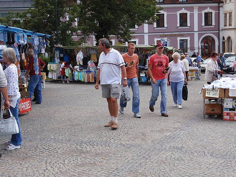 Někteří řidiči prý nemohou kvůli středečním trhům v centru Příbrami zaparkovat