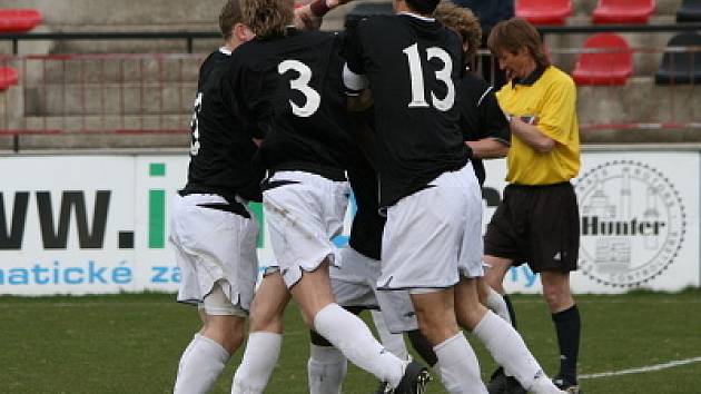 Krajský přebor: Sp. Příbram (černí) - Č.l. Union Beroun (2:1).