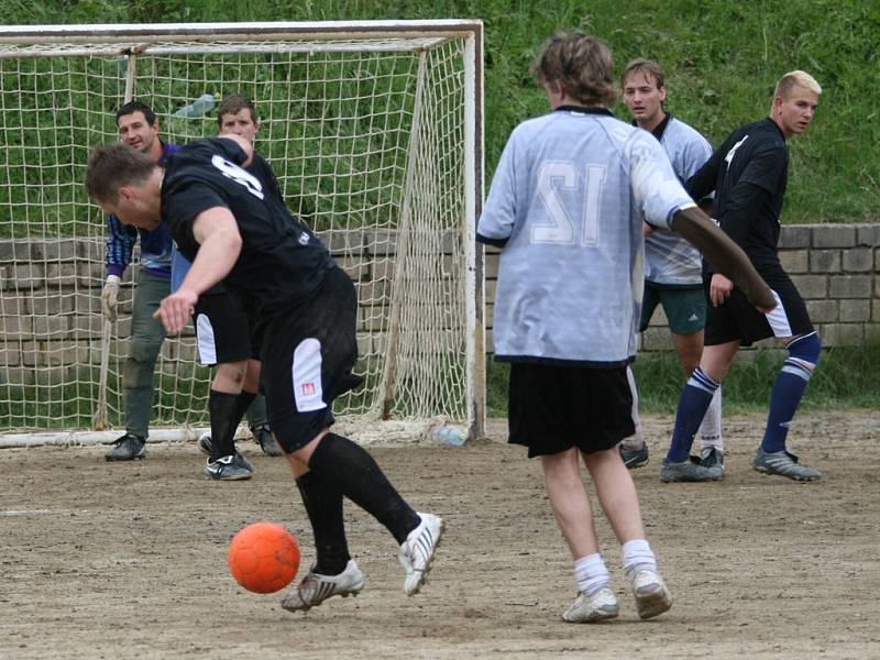 3. liga: Grants you taxi - Viva kamenictví B (2:3).