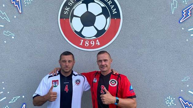Miroslav Slepička (vlevo) a Tomáš Zápotočný v dresech Spartaku Příbram.