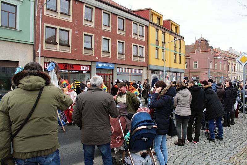 Sobotní masopustní průvod zahájil v Březnici čtyřicetidenní půst.