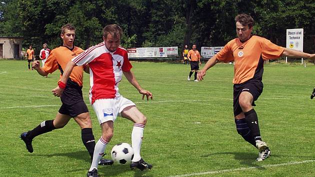 Oslavy 75 let fotbalu v Tochovicích. Utkání Soběslav - Tochovice (oranžoví).