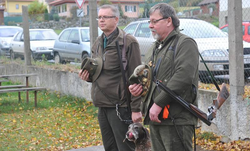 Tradiční hon na bažanty uspořádali na sklonku října myslivci z Mysliveckého sdružení (MS) Svatý Jan. 