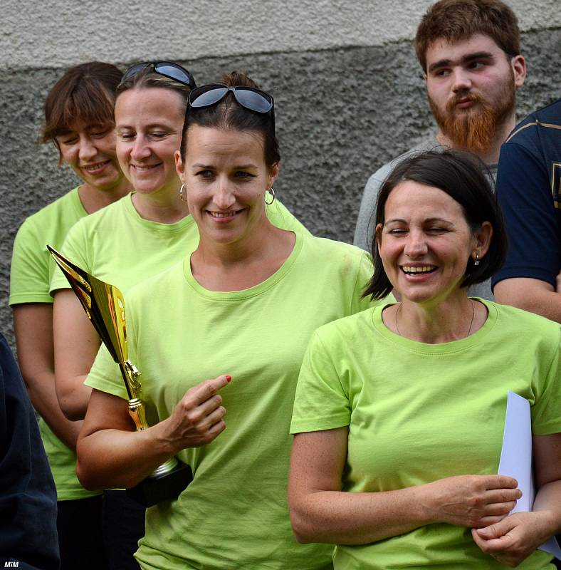 O tři putovní trofeje se zápolilo ve třech kategoriích: družstva dětí, žen a mužů. Kromě zástupců 7. okrsku z Jinec, Čenkova, Ohrazenice a Křešína přijeli i hosté z Kardavce, Hluboše, Hostomic, Jánské a Dobříše.