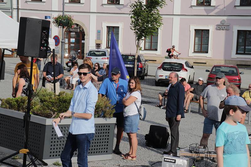 V Příbrami se už potřetí demonstrovalo proti výměně na pozici ministra spravedlnosti i proti premiérovi Andreji Babišovi. Tentokrát demonstranty podpořil i herec Pavel Nový.