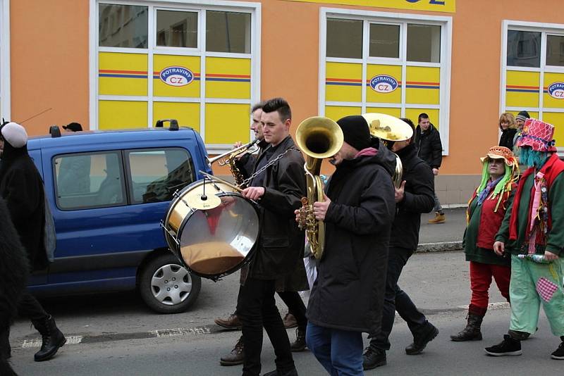 Sobotní masopustní průvod zahájil v Březnici čtyřicetidenní půst.