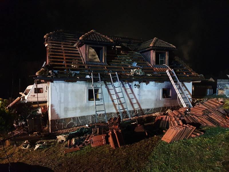 Z požáru  rodinného domu v Ohrazenicích 20. prosince 2020.