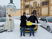 Službu Taxík Maxík bude provozovat Charita Příbram. K oficiálnímu předání vozu došlo v pátek 16. prosince 2022 na svatohorském nádvoří, kde rovněž proběhlo požehnání vozu.