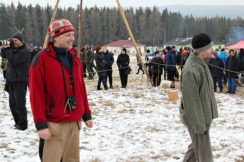 Necelé tři desítky posádek se v sobotu odpoledne postavily na start 38. ročníku populárního Zlatého nugetu Bečánova. Nejrychlejší posádka zvládla zhruba sedmikilometrovou trasu za necelou hodinu.