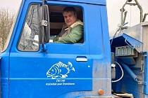 Aleš Haluska oslavuje 20 let za volantem rybářského nákladního automobilu.