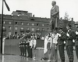 FOTOGRAFIE  z odhalení pomníku Klementa Gottwalda  v roce 1976. 