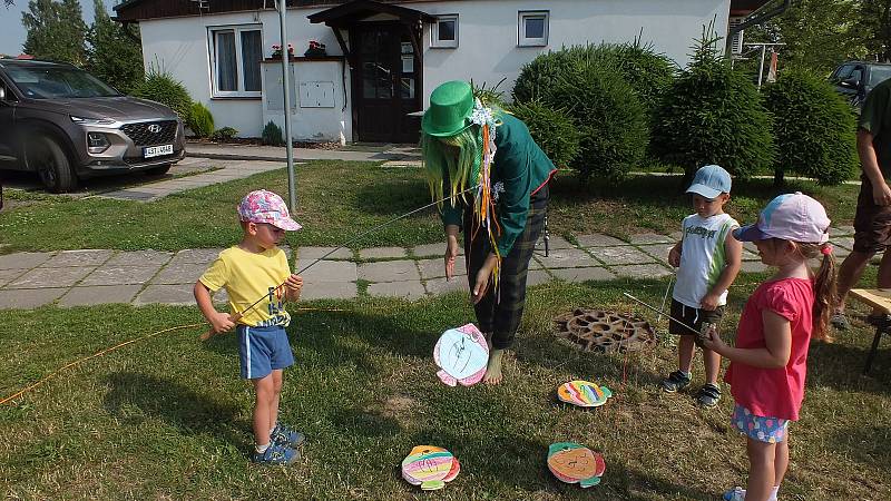 Z rybářské náborové akce 'Ve vodě nežijí jen vodníci' v Rožmitále pod Třemšínem.