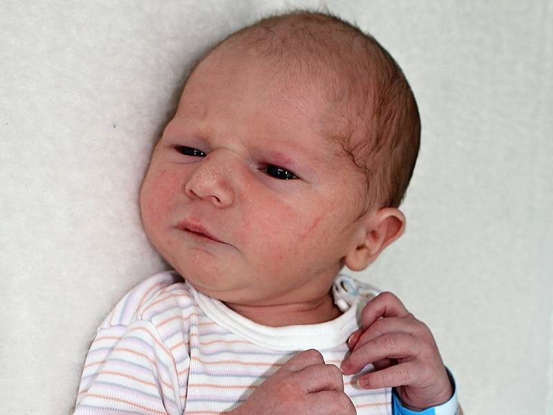 JAN MALECKÝ se narodil v neděli 28. května o váze 3,30 kg rodičům Líbě a Honzovi ze Sedlčan. 