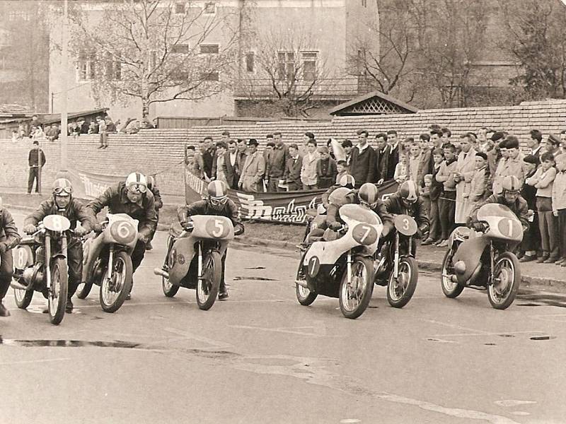 Start závodu Hornickou Příbramí v roce 1964.