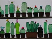 Tvorba Veroniky Richterové - plastika z pet lahví: kaktusy.