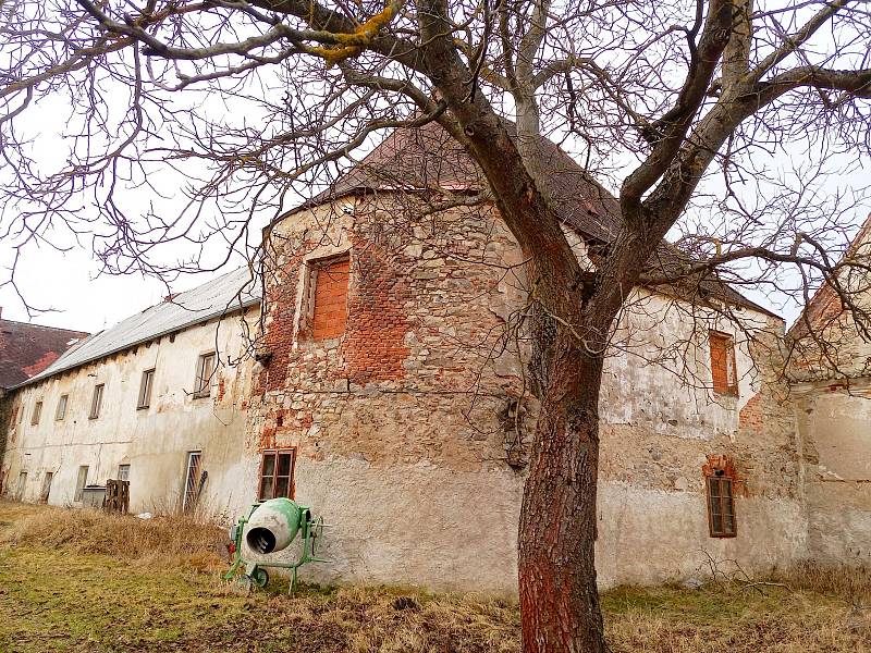 Druhá bašta, vypadá to, že se bude opravovat.