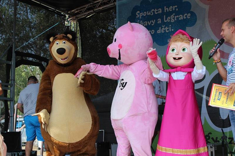 Letní festival v příjemném prostředí, přímo na pláži, byl v tropickém počasí volbou několika tisíců návštěvníků.