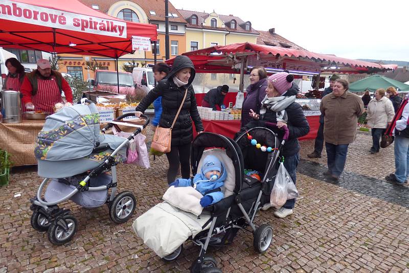 Farmářské trhy v sobotu 16. prosince pestrou nabídkou zboží nezklamaly.