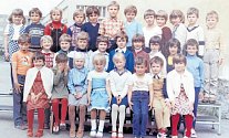 Žáci třídy 1.A z 1. Základní školy v Dobříši ve školním roce 1982/1983.