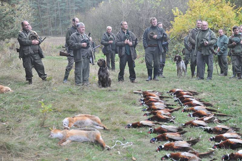 Tradiční hon na bažanty uspořádali na sklonku října myslivci z Mysliveckého sdružení (MS) Svatý Jan. 