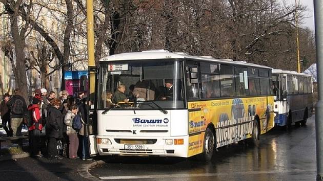 Od jara příštího roku budou školáci jezdit do školy zadarmo