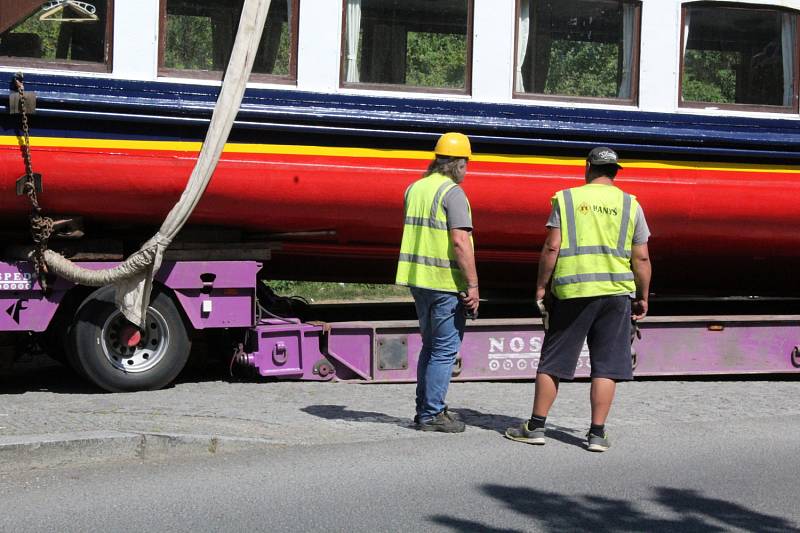 Orlickou flotilu rozšířil parník přivezený z Německa.