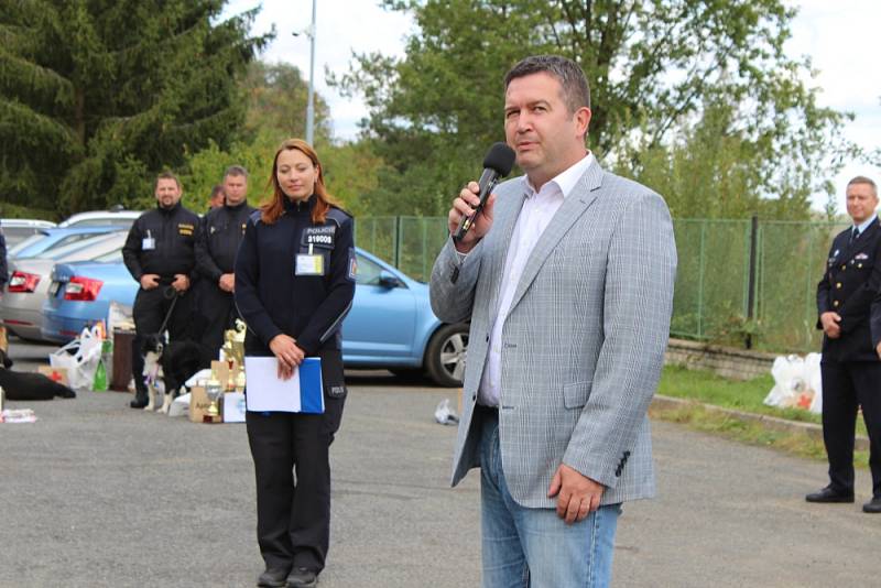 Od úterý do čtvrtka předváděli policejní psovodi svůj um, ve čtvrtek odpoledne následovalo slavnostní vyhlášení výsledků za přítomnosti ministra vnitra Jana Hamáčka.