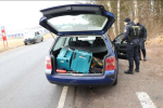 Příbramští policisté zadrželi dvojici vykradačů aut.