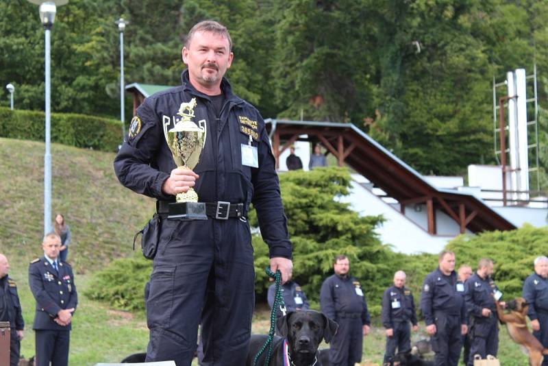 Od úterý do čtvrtka předváděli policejní psovodi svůj um, ve čtvrtek odpoledne následovalo slavnostní vyhlášení výsledků za přítomnosti ministra vnitra Jana Hamáčka.