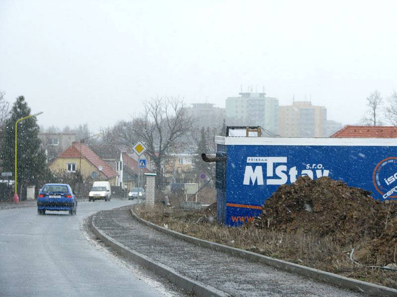 Na Příbramské silnice znovu padaly sněhové vločky