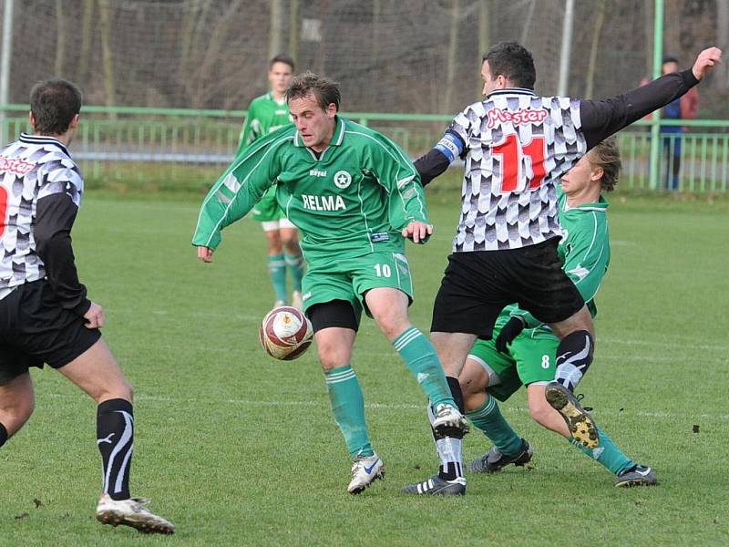 I. A třída: Nový Knín - Dobříš (0:0).