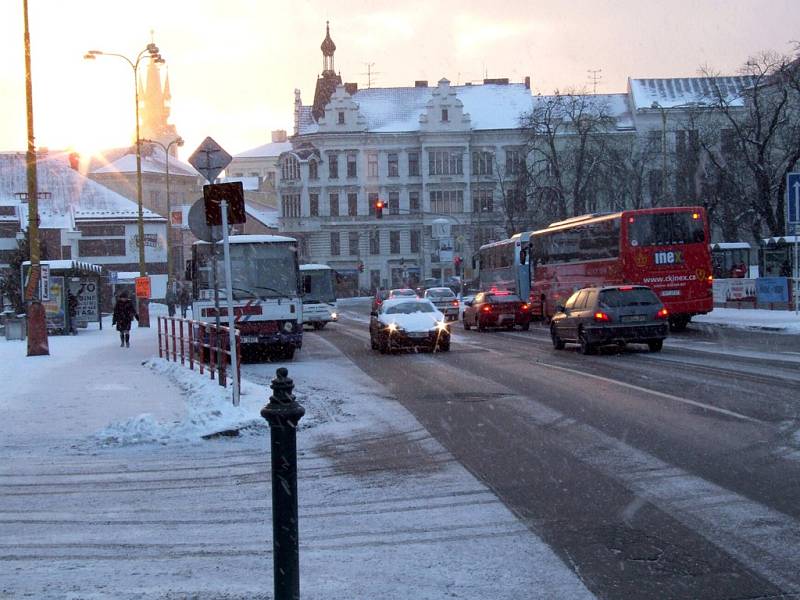 Na Příbramsku připadlo tento týden místy až 30 centimetrů nového sněhu a začíná klesat teplota. 