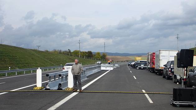 Ministerstvo dopravy a francouzský koncesionář finančně uzavřeli projekt dostavby dálnice D4 mezi Příbramí a Pískem (ilustrační foto).