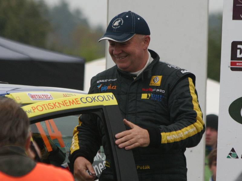 Cíl 36. ročníku PURUM Rally Příbram. Josef Peták.