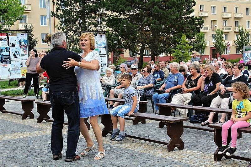 Rožmitálská Venkovanka na náměstí 17. listopadu byla součástí Příbramského kulturního léta.