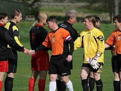 Semifinále okresního poháru: Tochovice (oranž.) - Spartak Příbram B.