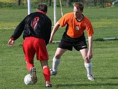 Semifinále okresního poháru: Tochovice (oranž.) - Spartak Příbram B.