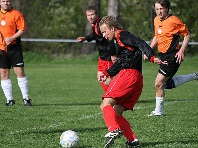 Semifinále okresního poháru: Tochovice (oranž.) - Spartak Příbram B.