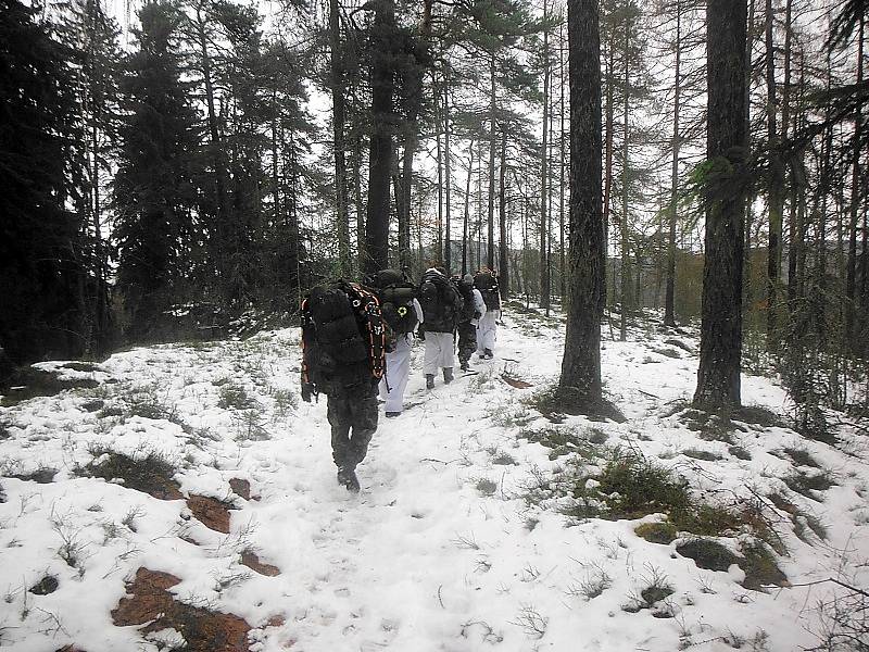 Průzkumníci ze 132. dělostřeleckého oddílu v brdských horách absolvovali výcvik v přežití. 