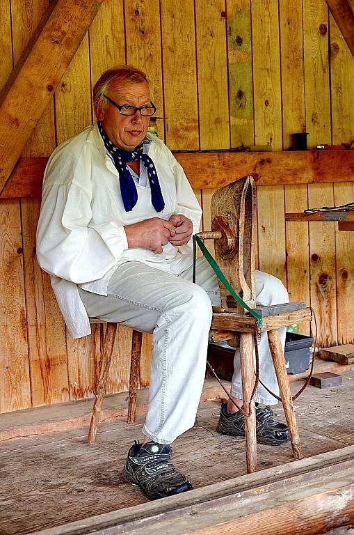 Den řemesel ve vysokochlumeckém skanzenu. 